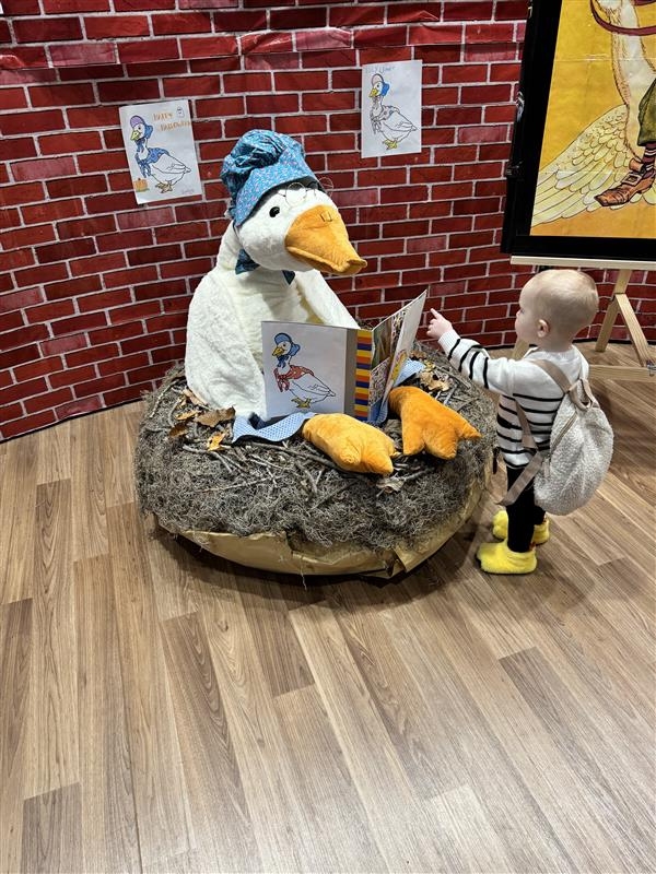 Paisley sees ducks at Dayton Childrens